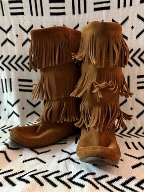 Minnetonka 3 Layer Fringe Boots Tan Suede Mid Calf Boho Western Size 10